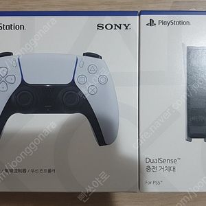 (PS5) 소니 정품 듀얼센스 (화이트) 미개봉, 정품 듀얼센스 충전거치대 미개봉 새제품 일괄로 팝니다.