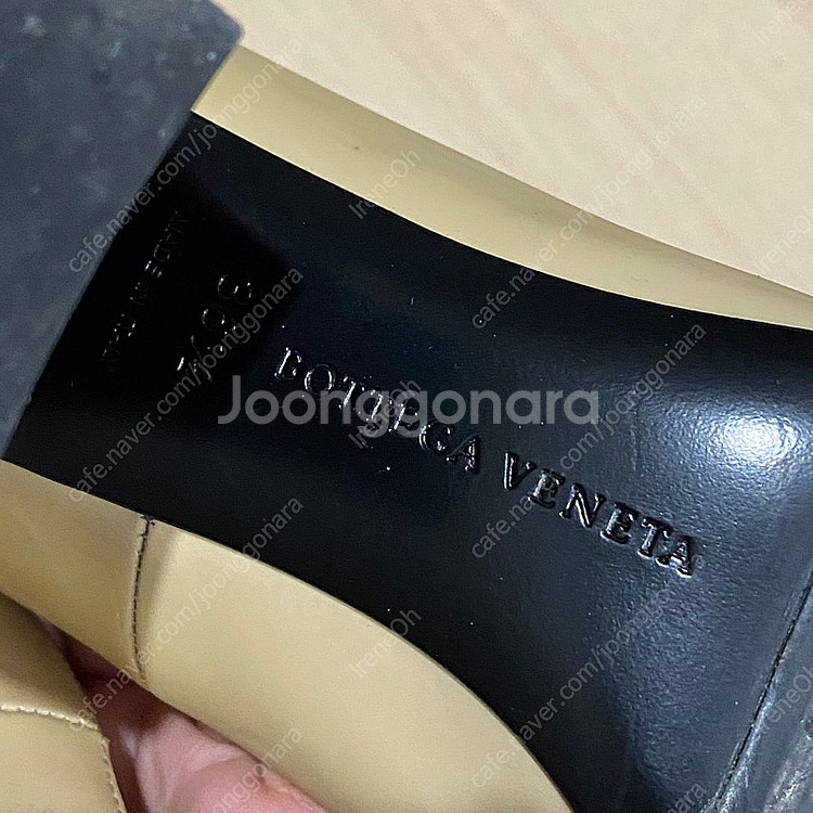 보테가베네타 정품 위빙 디테일 에나멜 힐 페이턴트 구두--2