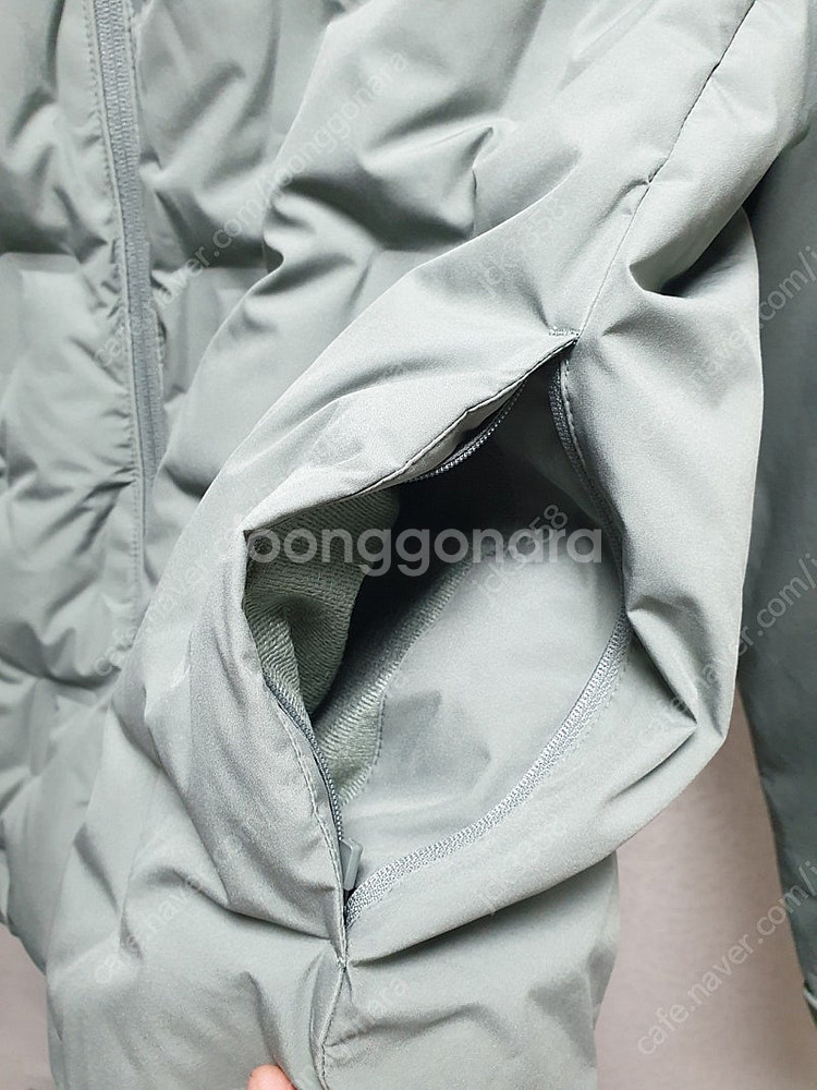 [23년/L/100] 아이더 퀼팅 구스 경량패딩--5