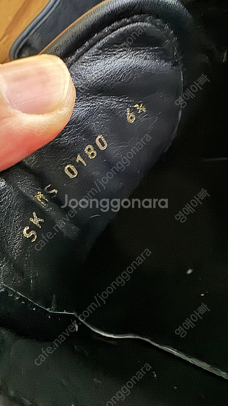 정품 루이비통 스니커즈 상태 좋은 2켤레 팝니다.--1