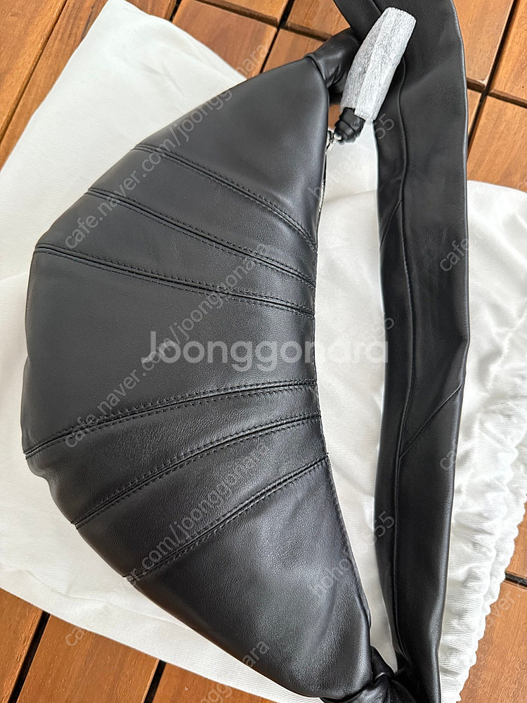 르메르 스몰 크루아상백 소프트 나파 레더(블랙)--1