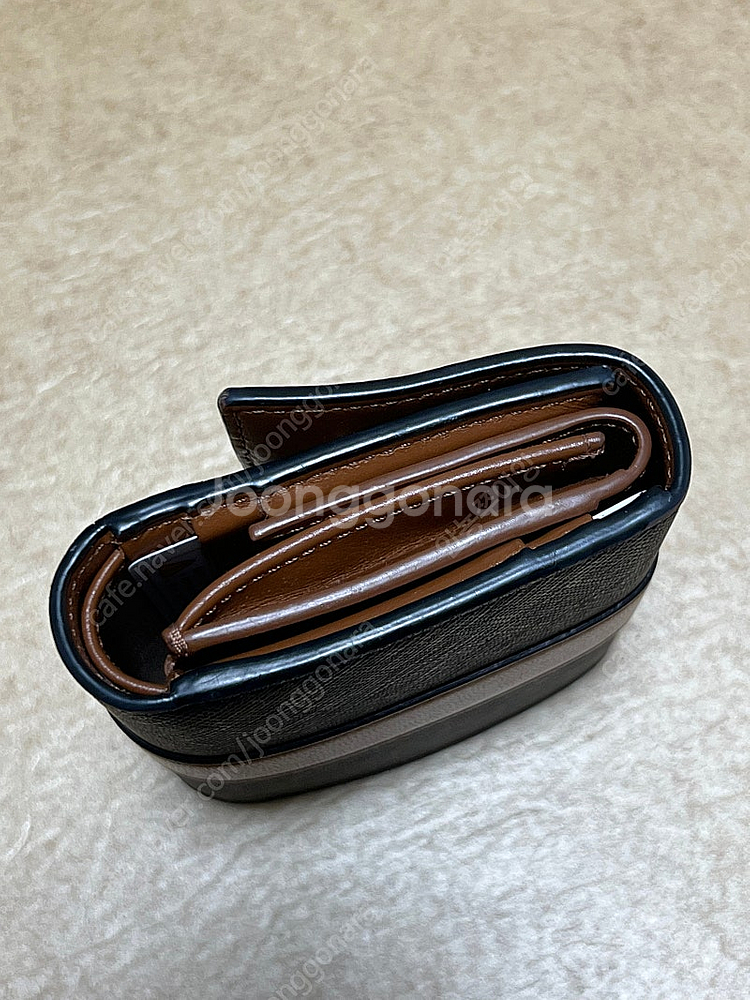 셀린느 트리옹프 캔버스 램스킨 탠 3단지갑--1