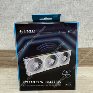 리안리 UNI FAN TL Wireless 120 3팩 컨트롤러포함 화이트 팝니다.