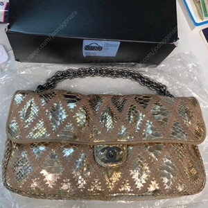샤넬 골드 파이톤 클래식 플랩백