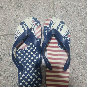 홍콩 디즈니랜드 남성 슬리퍼 판매합니다!