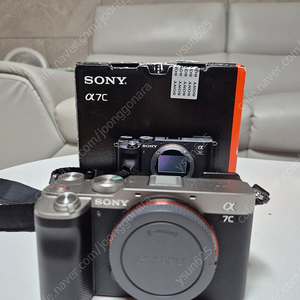 소니 Sony a7c 실버 바디와 렌즈 및 폴라프로 ND 필터(렌즈 가격 인하)