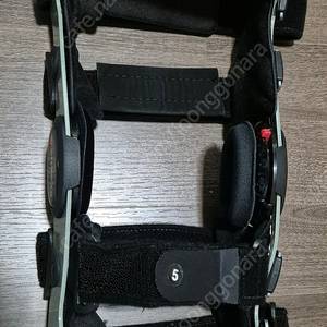 37. 브렉 z-12 무릎보호대 우측 MS 사이즈