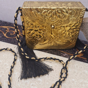 ZARAMADE 블랙라벨 GOLDEN SLING BAG 명품핏 골드브라스 빈티지 바로크 엔틱무드 골드태슬포인트 소장가치듬뿍 아트컬쳐무드 고풍스런 가방 판매해요(새것/엔틱브라스소재/
