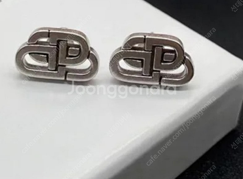 [팝니다] 발렌 귀걸이 저렴하게 판매 합니다!--5