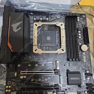 기가바이트 B550M AORUS ELITE 와 램 16GB 팝니다(쿨러포함)