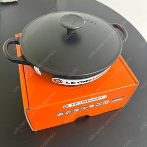 르크루제 새상품급 풀박스 18cm 및 22cm 매트블랙- 로고스티커 자석있어요!