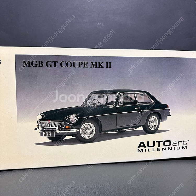 [1:18] 오토아트 MGB GT 쿠페 다이캐스트 급처...--0