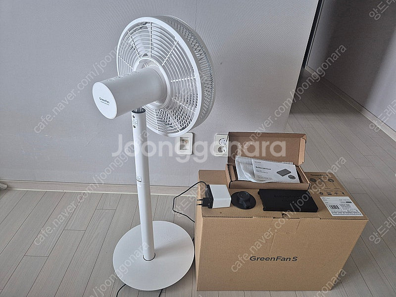 발뮤다 그린팬s 화이트 선풍기+ 발뮤다 배터리독 팝니다...--1