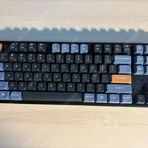 키크론 k8 pro 알루미늄 rgb 핫스왑 키보드 팝니다. 바나나축