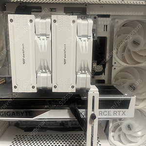 [서울] 9800X3D 5070TI 완본체 화이트 미사용