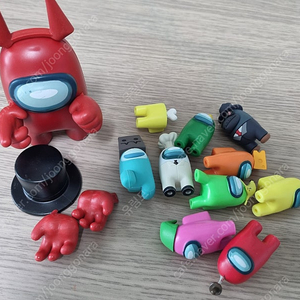 어몽어스 피규어 택포 이미지