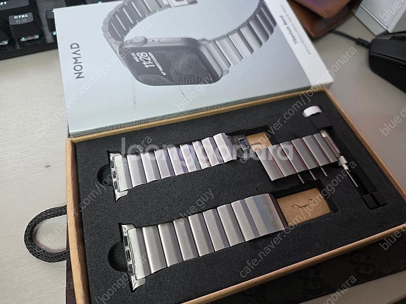 노마드 티타늄 Apple Watch 밴드--1