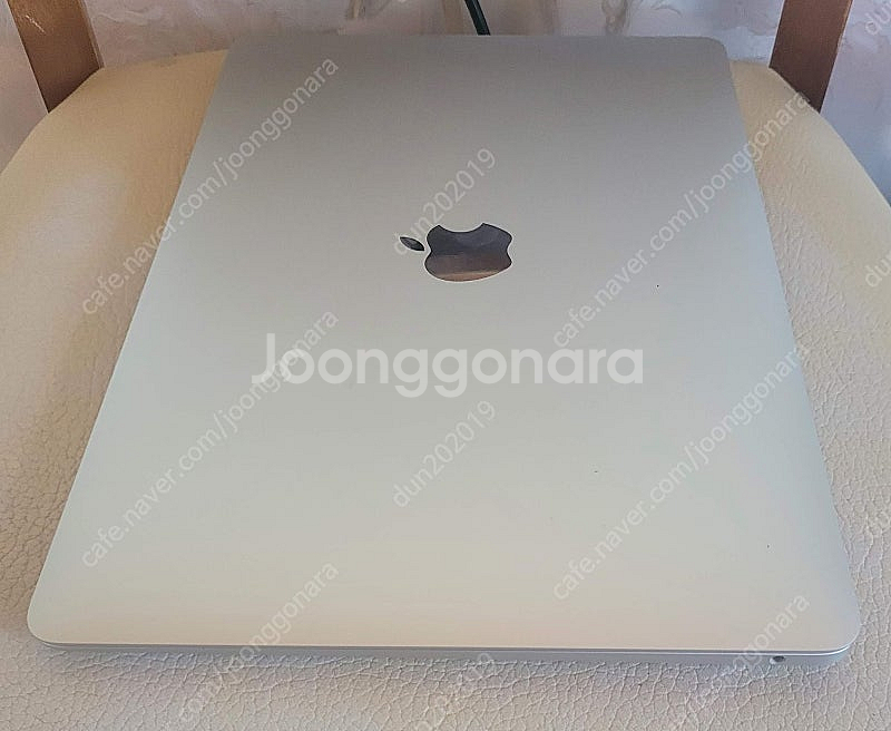 맥북에어 m1 13인치 8G SSD256 52만--1