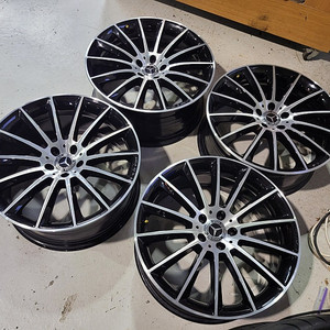 <판매> 벤츠W257 CLS AMG 마차20인치 순정품휠 한대분
