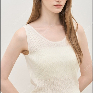 한섬 더캐시미어 울블렌드 케이블 슬리브리스 니트탑