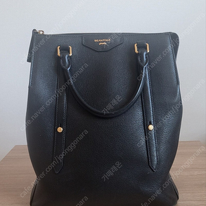 빈폴(Beanpole)의 ACC 블랙 고트 엠보 백팩