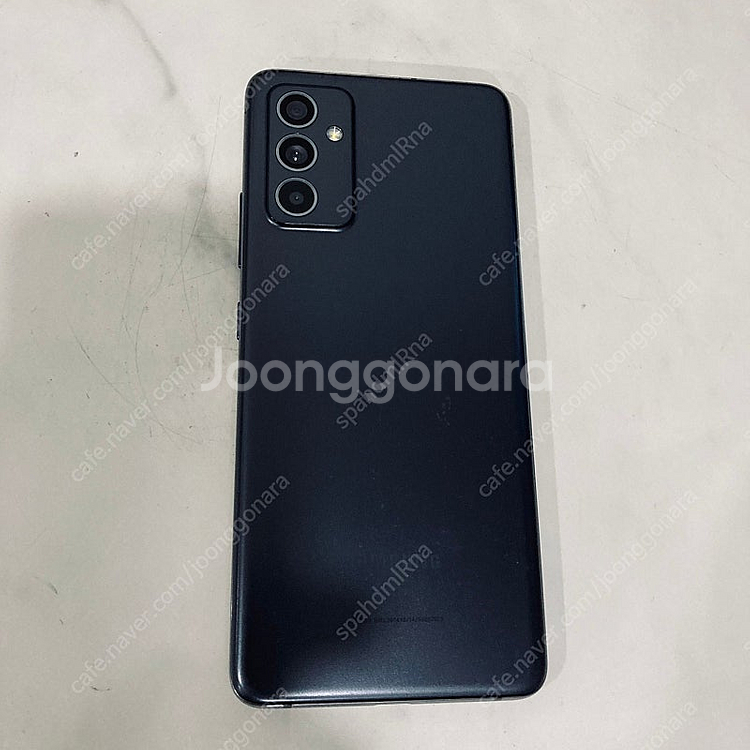 갤럭시 퀀텀2 블랙 128기가 매우깔끔한기기 7만5천원 판매합니다!--1