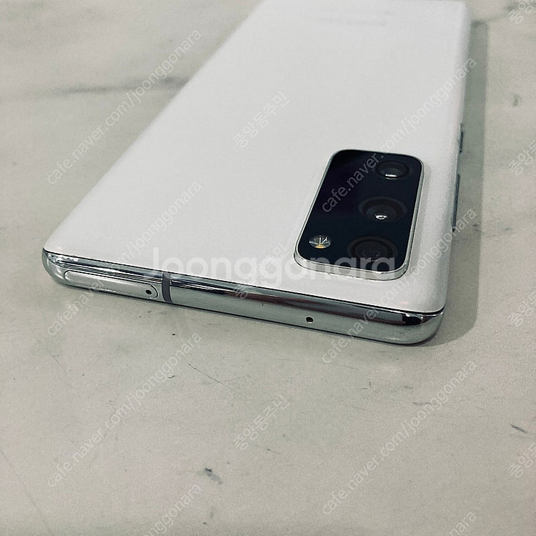 갤럭시 S20FE 화이트 128용량 매우깨끗한기기 9만원 판매합니다!--3