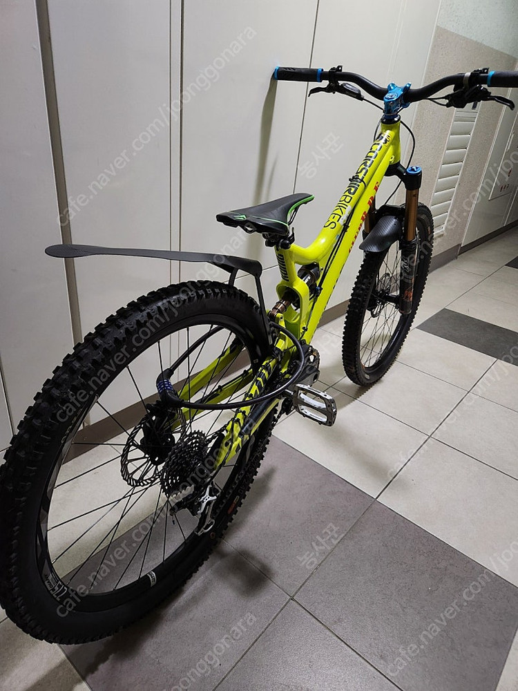 커세어바이크 27.5인치 풀샥 MTB 자전거 쨍한 형광 이미지