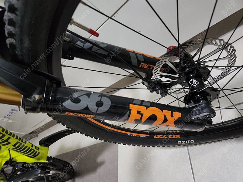 커세어바이크 27.5인치 풀샥 MTB 자전거 쨍한 형광 이미지