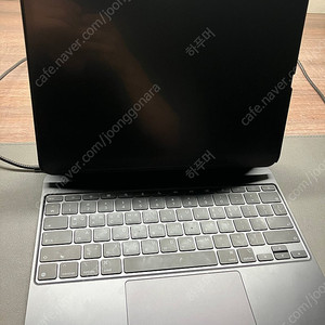 아이패드프로 M4 13인치 1TB 셀룰러, 매직키보드, 애플펜슬 프로, 풀박 및 필름부착 팝니다.