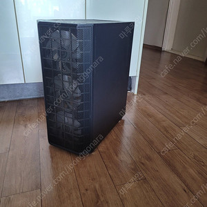 제온X5670본체4대. 그레픽3기가 램48기가 ssd240기가.게임사무용 rx470 4기가그레픽카드3개