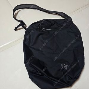 아크테릭스 헬리아드 12 블랙 크로스백 가방 팝니다