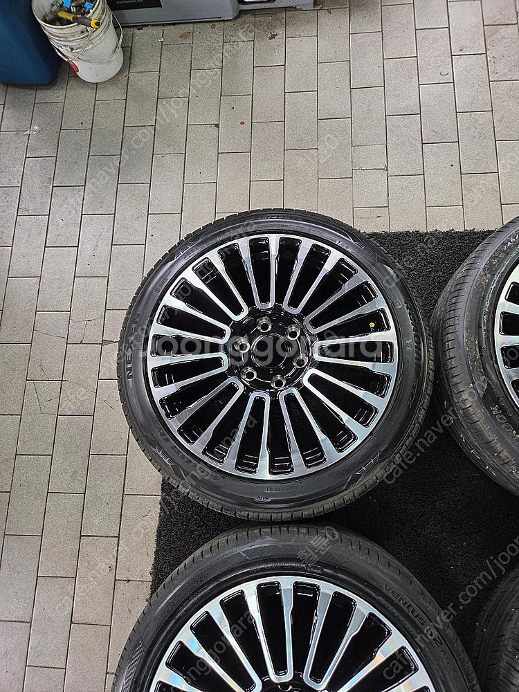 [ ST ] 스타리아 그랜드카니발 그랜드스타렉스 전용 만소리ST 20인치 휠 타이어 팝니다.--1