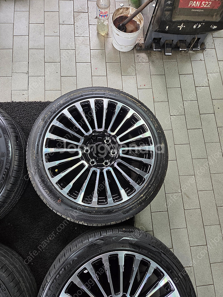 [ ST ] 스타리아 그랜드카니발 그랜드스타렉스 전용 만소리ST 20인치 휠 타이어 팝니다.--2