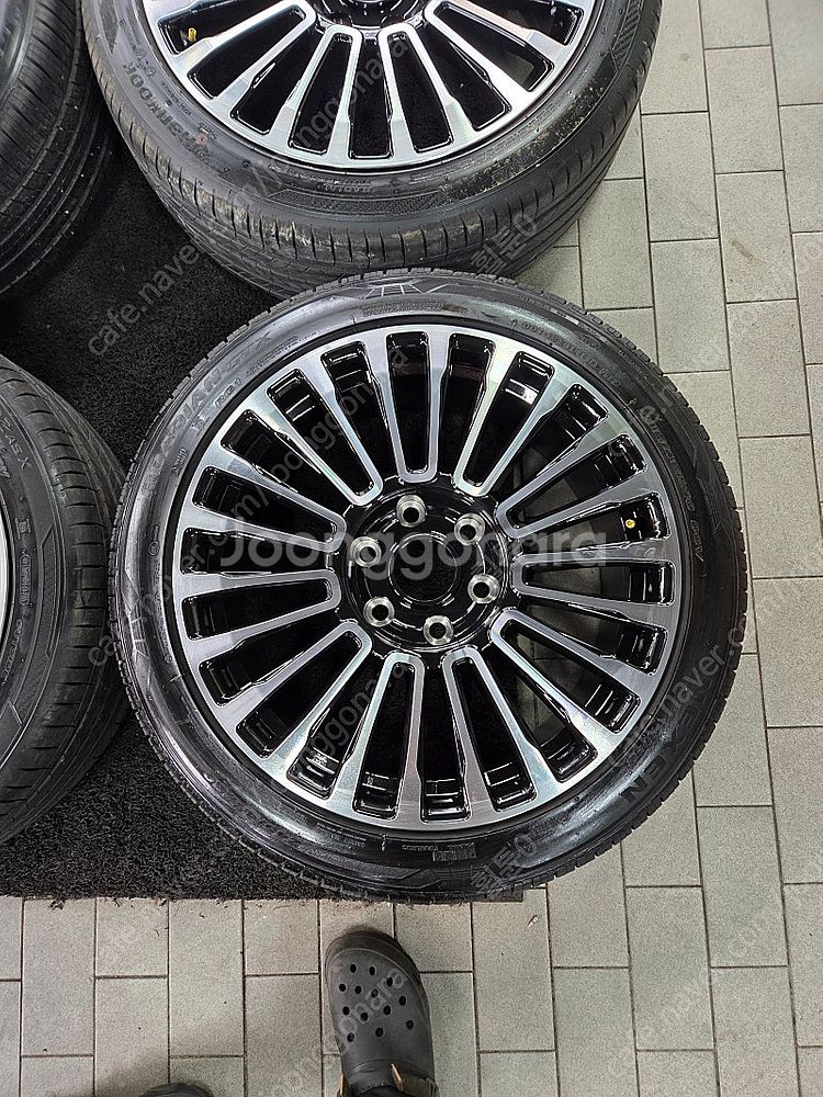 [ ST ] 스타리아 그랜드카니발 그랜드스타렉스 전용 만소리ST 20인치 휠 타이어 팝니다.--4