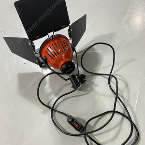 코노바 KONOVA DTR800 800W 텅스텐 조명팝니다.