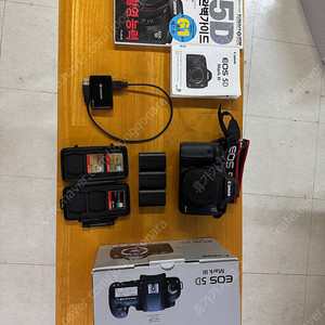 캐논 EOS 5D Mark III 카메라 판매합니다. 캐논 카메라 + 인케이스가방 + CF 카드 3장 오막삼