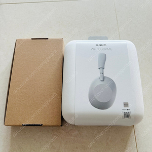 소니 헤드폰 WH-1000XM6 플래티넘 실버/블랙 미개봉 새제품(거치대포함) 팝니다