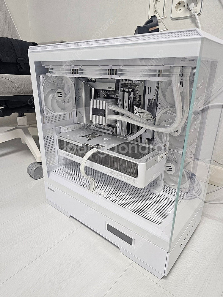 9800x3D 5070ti 게이밍 데스크탑 본체 판매합...--1