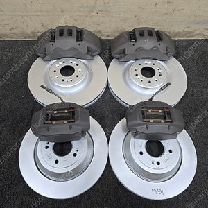 EQ900 4P 2P 브레이크세트 (19인치, 375MM) 패드도 앞뒤로 많이 남았습니다. 한대분 일괄 50만원