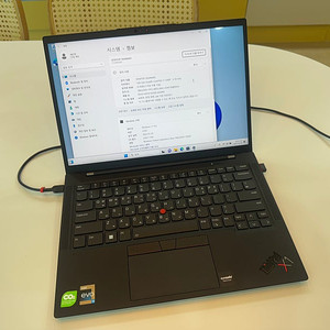 레노버 씽크패드 Lenovo ThinkPad X1 Carbon 10 gen 노트북입니다