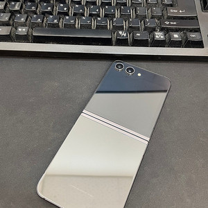 갤럭시Z플립5 블랙 512GB 무잔상 상태좋은 중고34만팝니다.