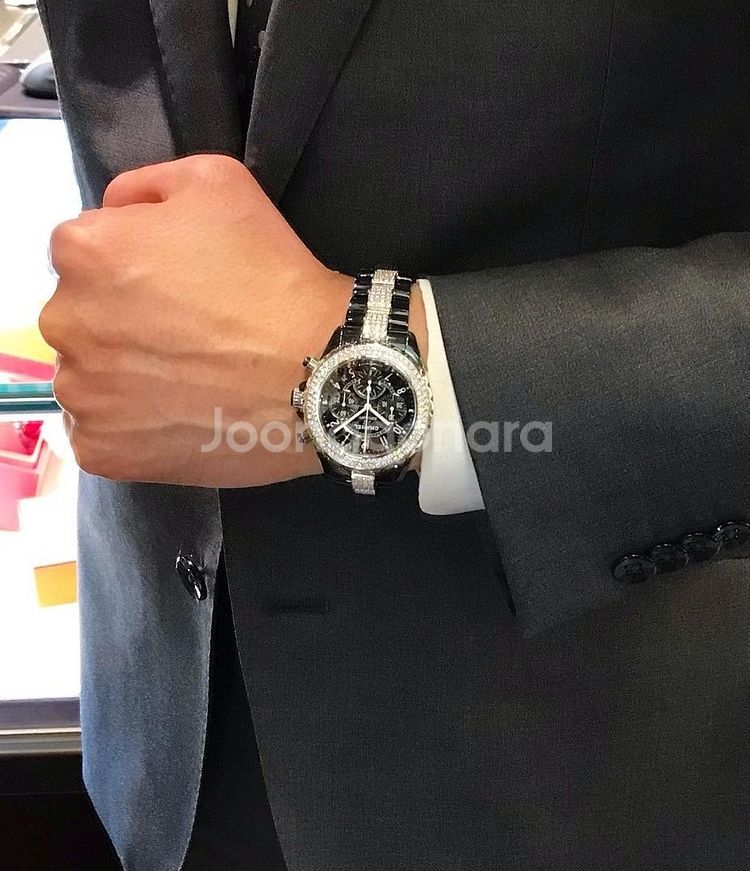 샤넬 J12 크로노그래프 41mm 세라믹 파베 다이아몬...--1