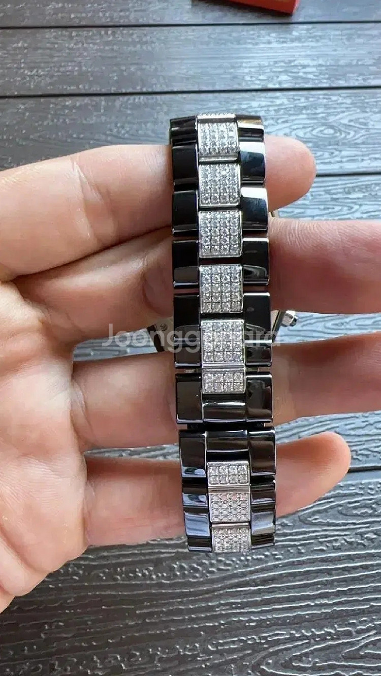 샤넬 J12 크로노그래프 41mm 세라믹 파베 다이아몬...--7