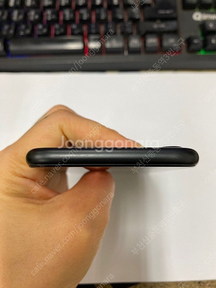 495911 아이폰SE2 블랙 SSS급 128GB 무잔...--3