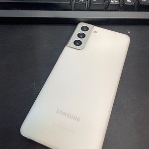 갤럭시S21 화이트 256GB 상태좋은 중고12만팝니다.
