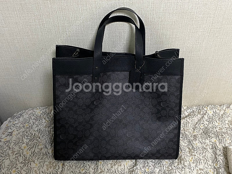 코치 필드 40 토트백 판매합니다.--0