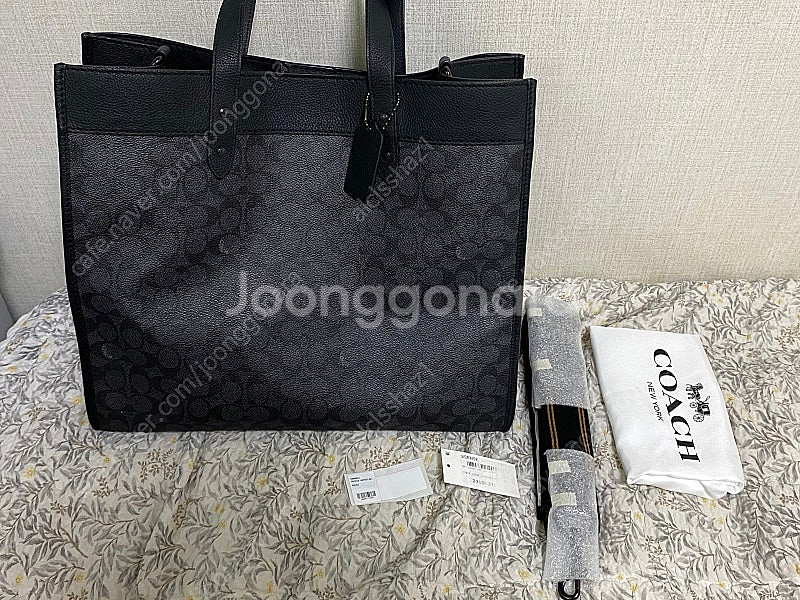 코치 필드 40 토트백 판매합니다.--2