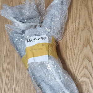 LG 32UN650 모니터 스탠드