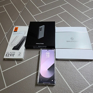 갤럭시 Z 폴드6 1TB 실버 쉐도우 자급제 공기기 팝니다
